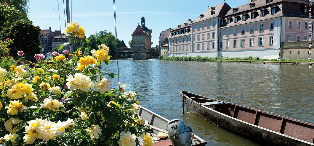 Regnitz mit Blick auf die Rückseite des Alten Rathauses (Bamberg, Steigerwald)