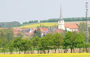 Nordheim, Dorfblick mit Kirche