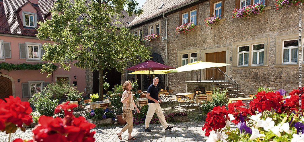 Platz vor dem Rathaus in Sulzfeld